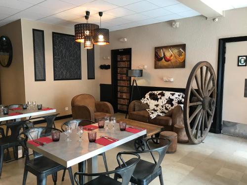 Hotel du Centre - Restaurant le P'tit Gourmet Hotel de charme Ancy-le-Libre