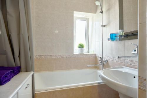 V80-18 MODERN TWO NEW LARGE 80m2 SEPARATE 2BEDROOMS - CENTRAL LOCATION OLYMPIC STADIUM - GULLIVER MALL - Velyka Vasylkivska St 80 - image 2