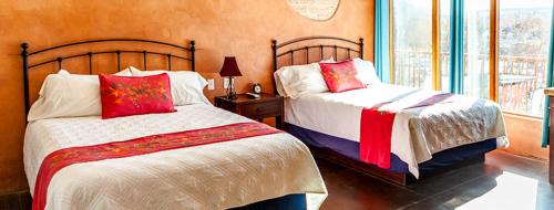 2 queen beds