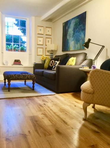 Beautiful 1BR Apartment in Historic St Aubin House in Saint Aubin