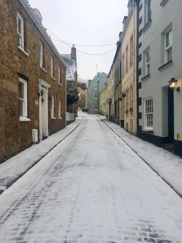 Beautiful 1BR Apartment in Historic St Aubin House in Saint Aubin