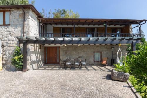  Boutique Country House w/ Pool by Host Wise in Travanca
