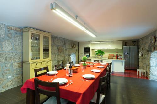  Boutique Country House w/ Pool by Host Wise in Travanca