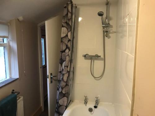 Bathroom, Ham Tree Cottage in Holt (Wiltshire)