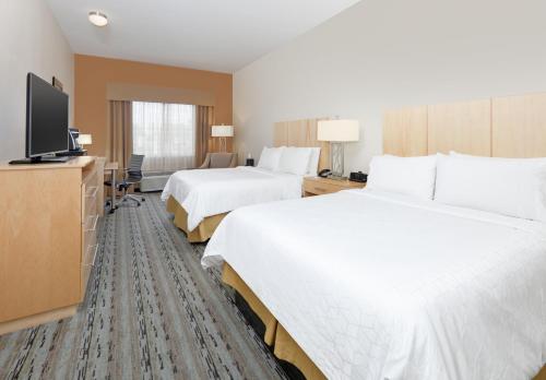 Queen Suite with Two Queen Beds and Sofa Bed - Communications Accessible