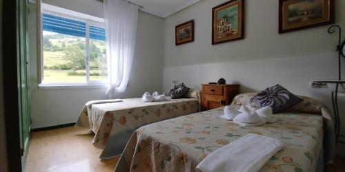 . Hostal & Restaurante Miralpas