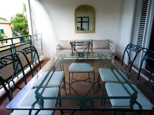 バルコニー/テラス, POP'S APPARTEMENTS RESIDENCE MARISOL au bord de la mer in ゴシエール
