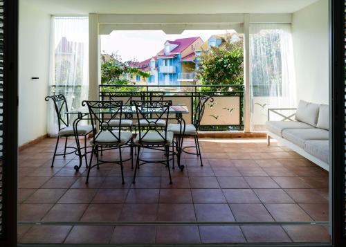 バルコニー/テラス, POP'S APPARTEMENTS RESIDENCE MARISOL au bord de la mer in ゴシエール