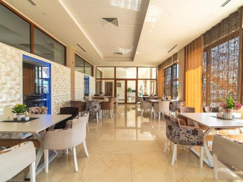 Restaurant, Hotel Royal Garden in Niksic