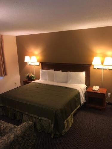 Econo Lodge - image 4