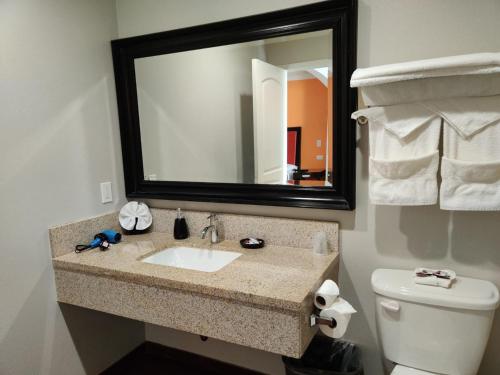 LYFE INN & SUITES by AGA - LAX Airport Tivoli Hotel is perfectly located for both business and leisure guests in Los Angeles (CA). The property offers guests a range of services and amenities designed to provide comfort and convenience. Se