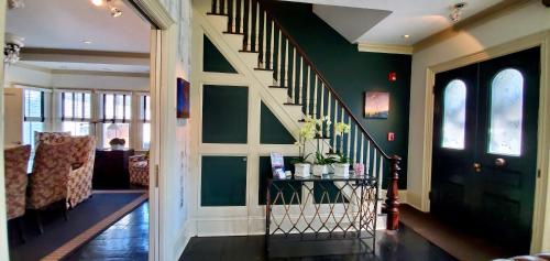 White Porch Inn - image 7