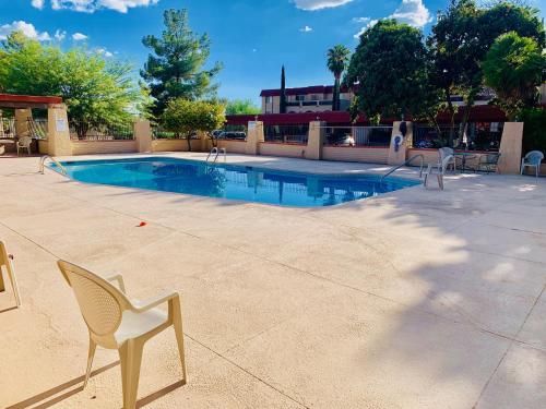 razgled, Casas Adobes condo in Casas Adobes