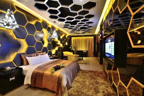 1 queen bed