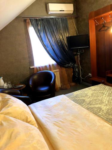 Parallel Hotel