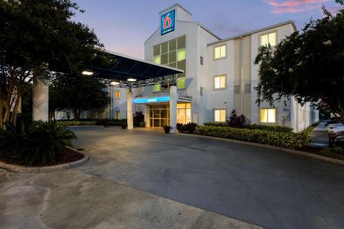 Motel 6-Orlando, FL - International Dr