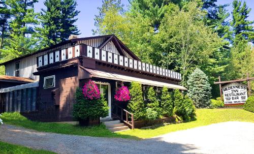 The Wilderness Inn: Chalets in Wilmington, USA