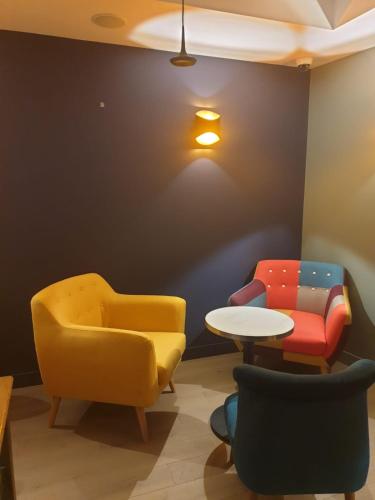 HOTEL PARIS PANAM-PERE LACHAISE-PLACE GAMBETTA-HOPITAL TENON-REPUBLIQUe - image 3