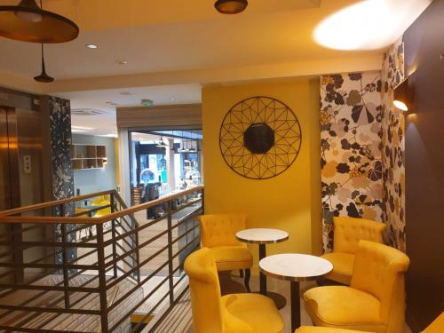 HOTEL PARIS PANAM-PERE LACHAISE-PLACE GAMBETTA-HOPITAL TENON-REPUBLIQUe in 20th - Menilmontant