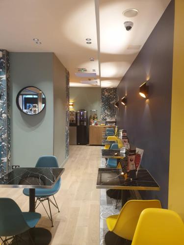 HOTEL PARIS PANAM-PERE LACHAISE-PLACE GAMBETTA-HOPITAL TENON-REPUBLIQUe in 20th - Menilmontant