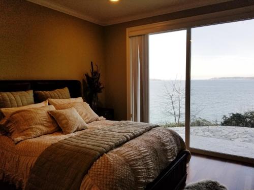 Redondo waterfront house with a private room in Federal Way (WA)