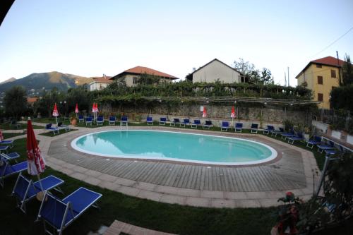 Swimming pool, Rabbit in Agerola