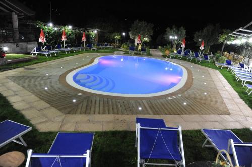 Swimming pool, Rabbit in Agerola