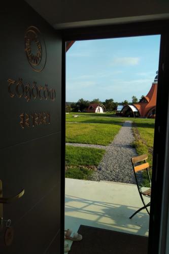 Hunnia - Huntanya - image 4