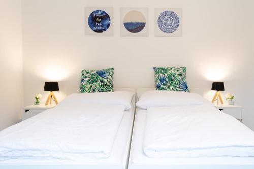 2 bedrooms, 7 beds