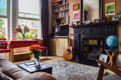Musical 2 Bedroom Flat By Abbey Road Studios In London United