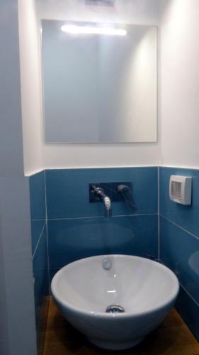 One-Bedroom Suite with City View image 2