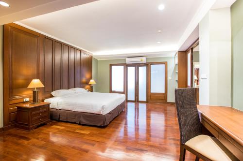 ห้องสวีทแบบสองห้องนอน (Two-Bedroom Suite)
