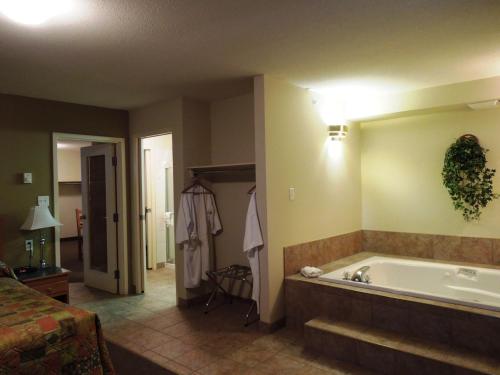 cadă fierbinte, Walking Eagle Inn & Lodge in Rocky Mountain House