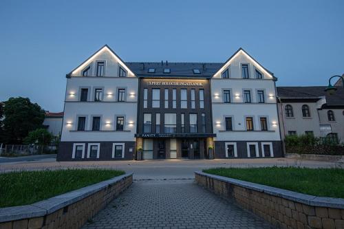  Ex-HoMe Luxury, Ferienwohnung in Miskolc