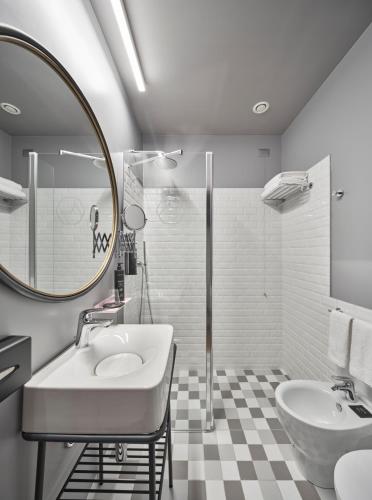 The Modernist Hotel - image 3
