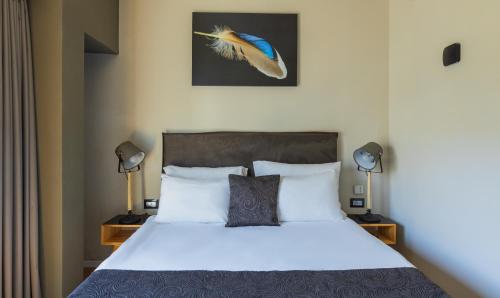 Deluxe Double Room with Balcony image 3
