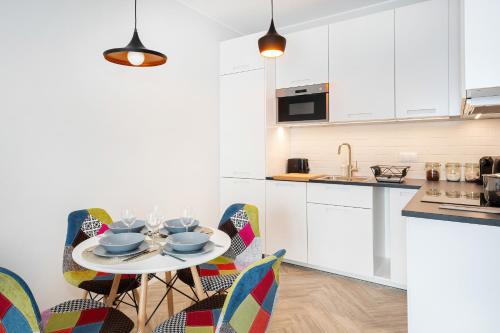 Apartments Rondo Wiatraczna by Renters - image 14