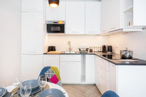 Apartments Rondo Wiatraczna by Renters - main image