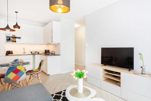 Apartments Rondo Wiatraczna by Renters - image 3