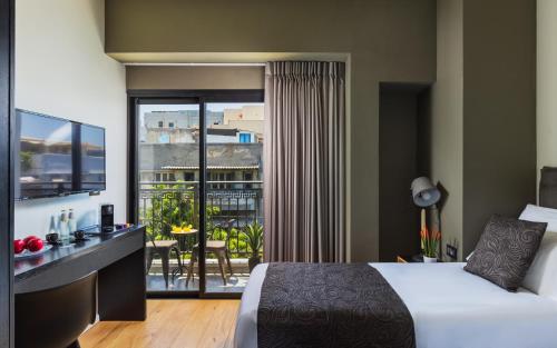 Double or Twin Room with Balcony image 2
