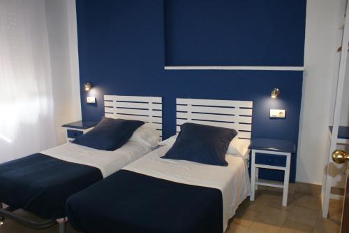2 twin beds