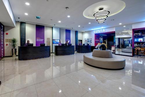 Лоби, Premier Inn Dubai Ibn Battuta Mall in Джебел Али