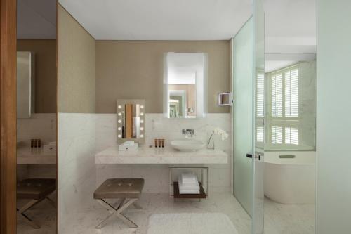 Paramount Hotel Dubai - image 11