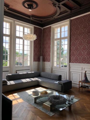 Napoleon Chateau Luxuryapartment for 18 guests with Pool near Paris!