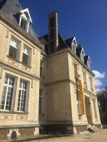 Napoleon Chateau Luxuryapartment for 18 guests with Pool near Paris!