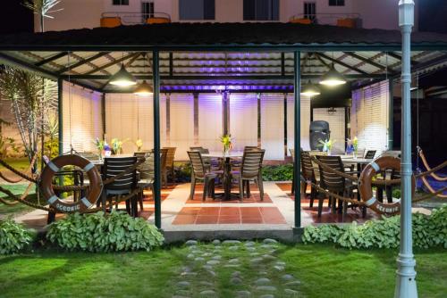 Restaurant, Oceanic Lodge in Atacames