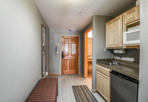 Gateway Lodge 5025 - main image