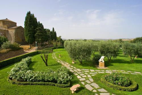 Sovana Hotel & Resort