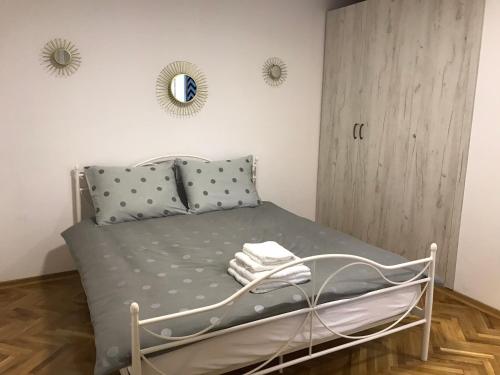 One-Bedroom Apartment image 8