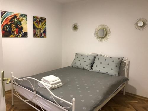 One-Bedroom Apartment image 5